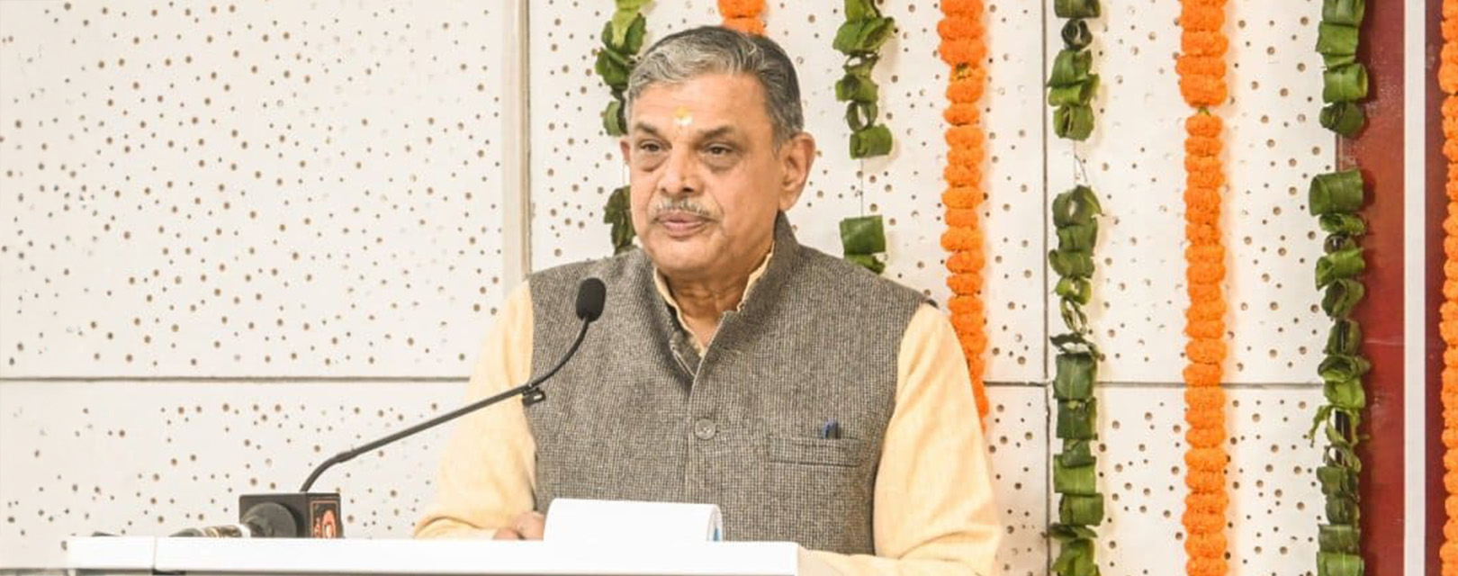 Sarkaryavah addressing students